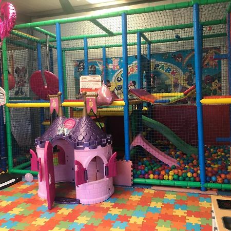 Apartamento Vacacional En 格罗韦 外观 照片