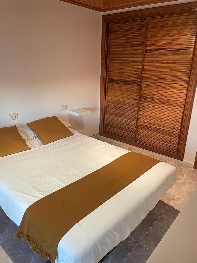 Apartamento Vacacional En 格罗韦 外观 照片